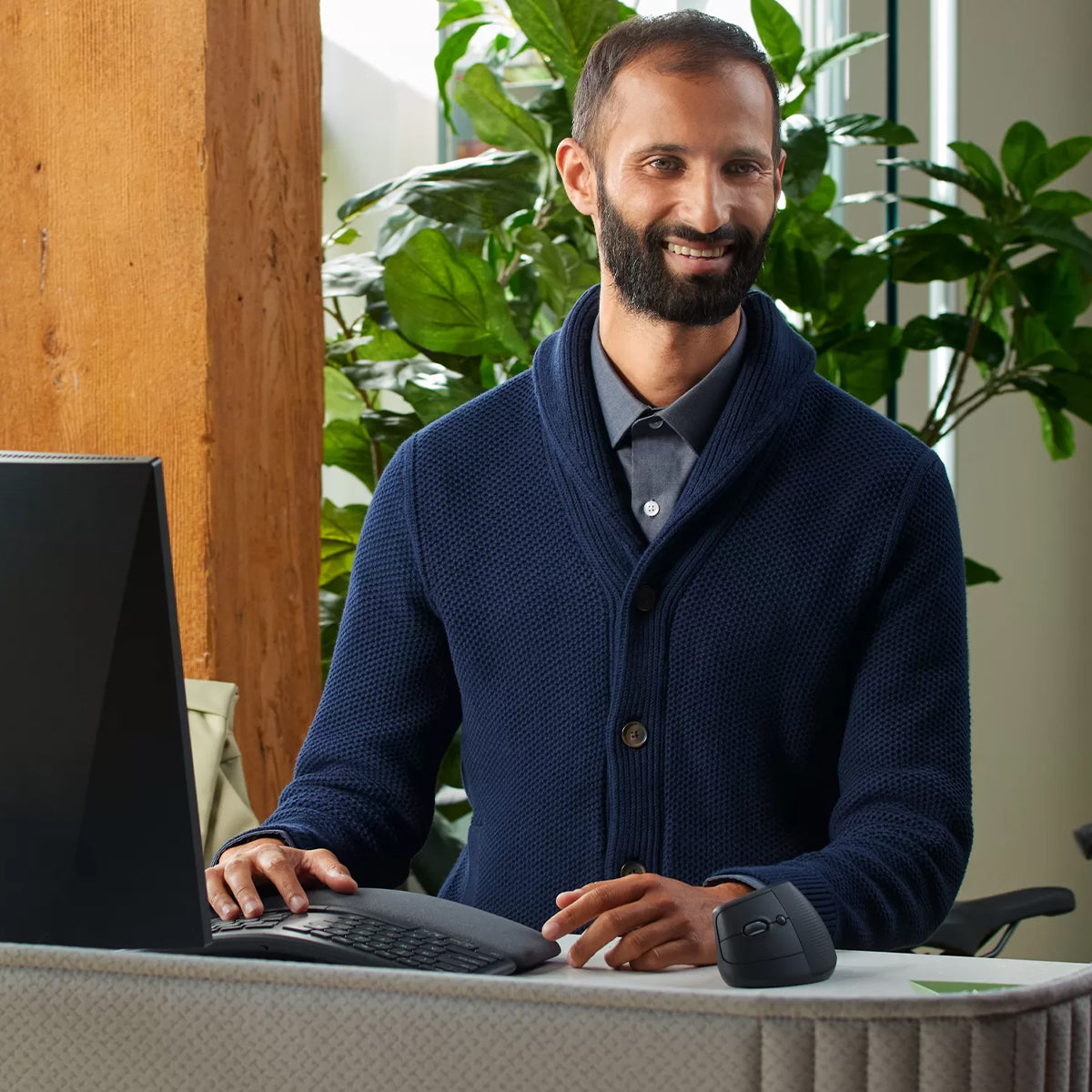 Mouse Logitech Lift Vertical Ergonómico Inalámbrico Grafito